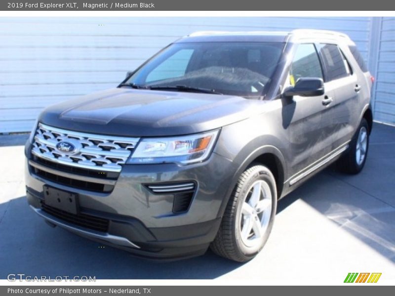 Magnetic / Medium Black 2019 Ford Explorer XLT