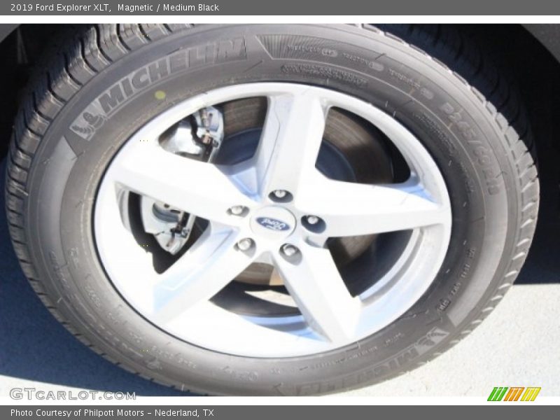 Magnetic / Medium Black 2019 Ford Explorer XLT