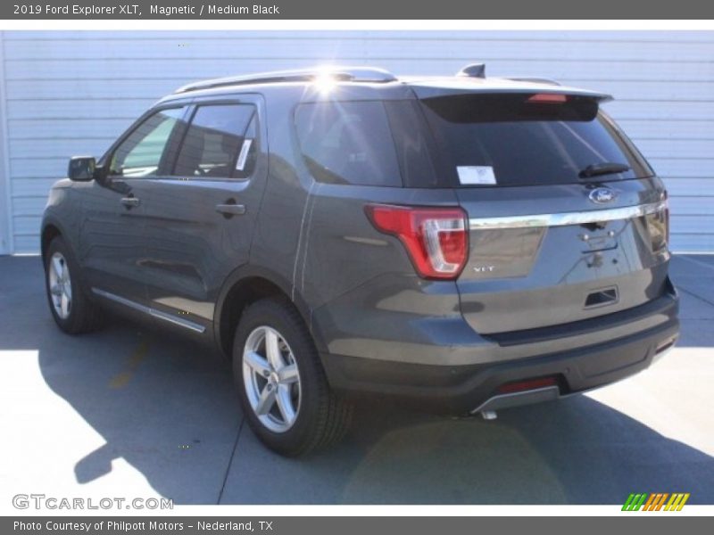 Magnetic / Medium Black 2019 Ford Explorer XLT