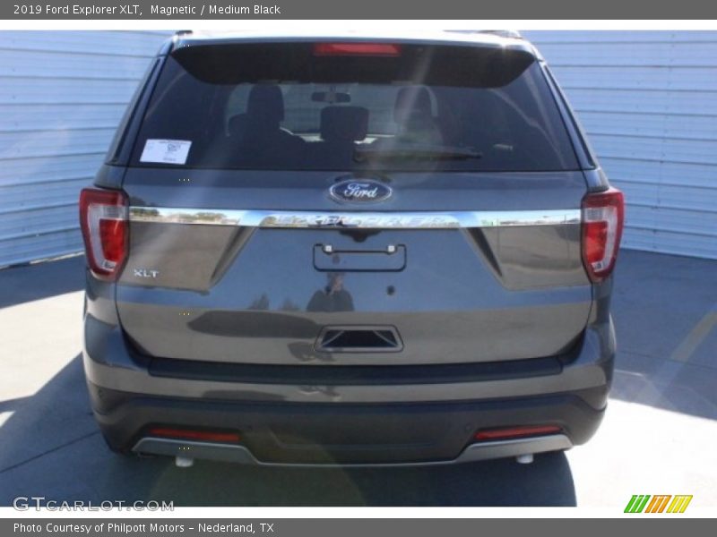 Magnetic / Medium Black 2019 Ford Explorer XLT