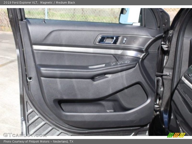 Magnetic / Medium Black 2019 Ford Explorer XLT