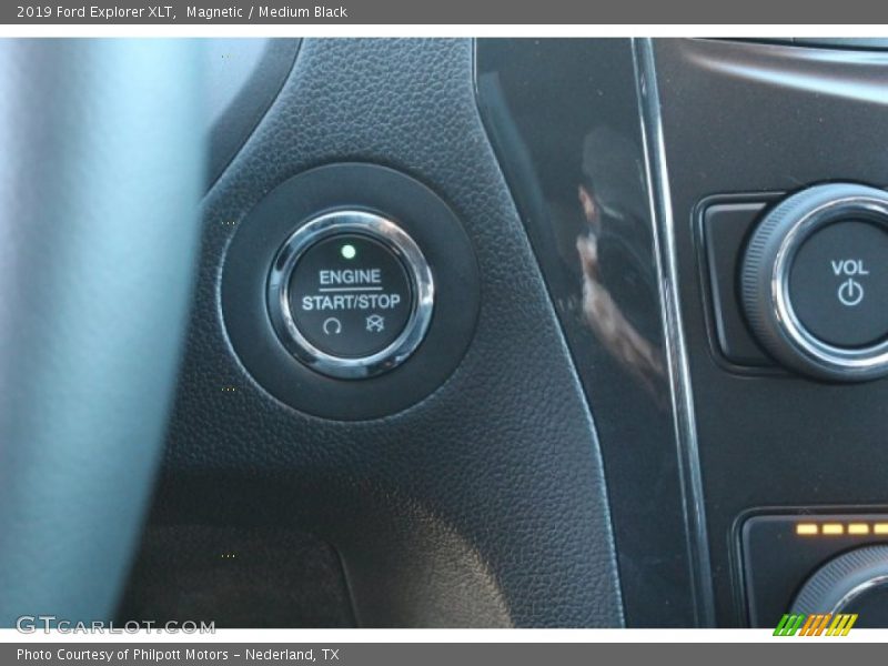 Magnetic / Medium Black 2019 Ford Explorer XLT