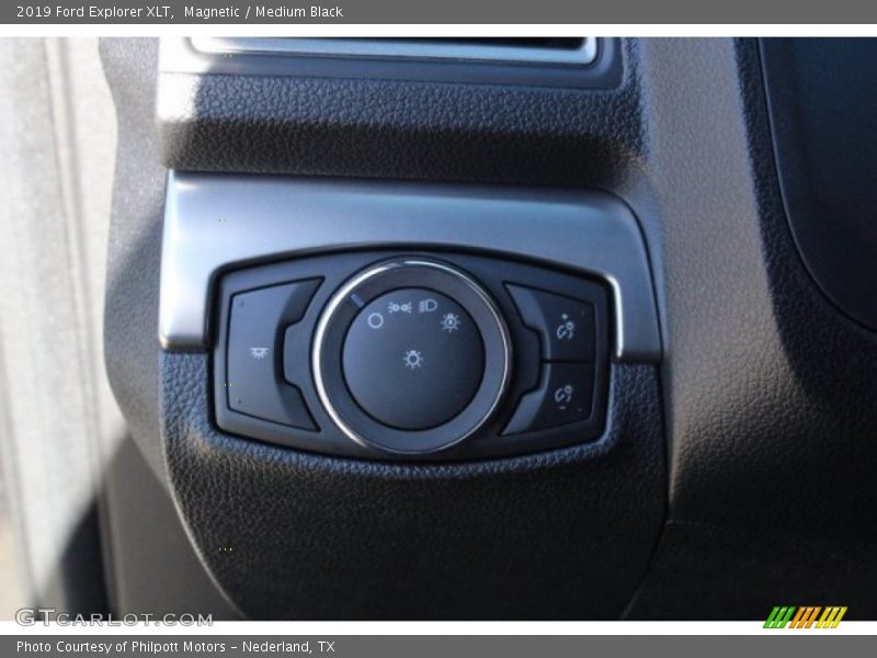 Magnetic / Medium Black 2019 Ford Explorer XLT
