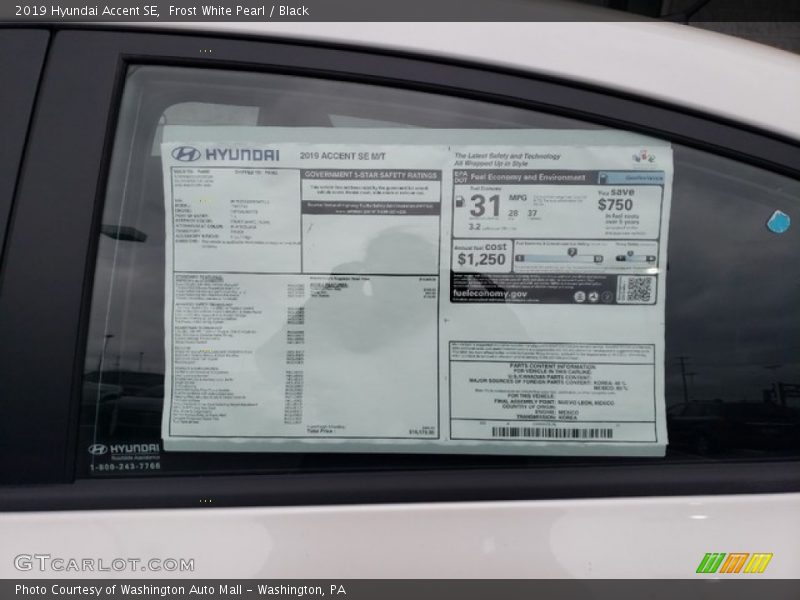 Frost White Pearl / Black 2019 Hyundai Accent SE