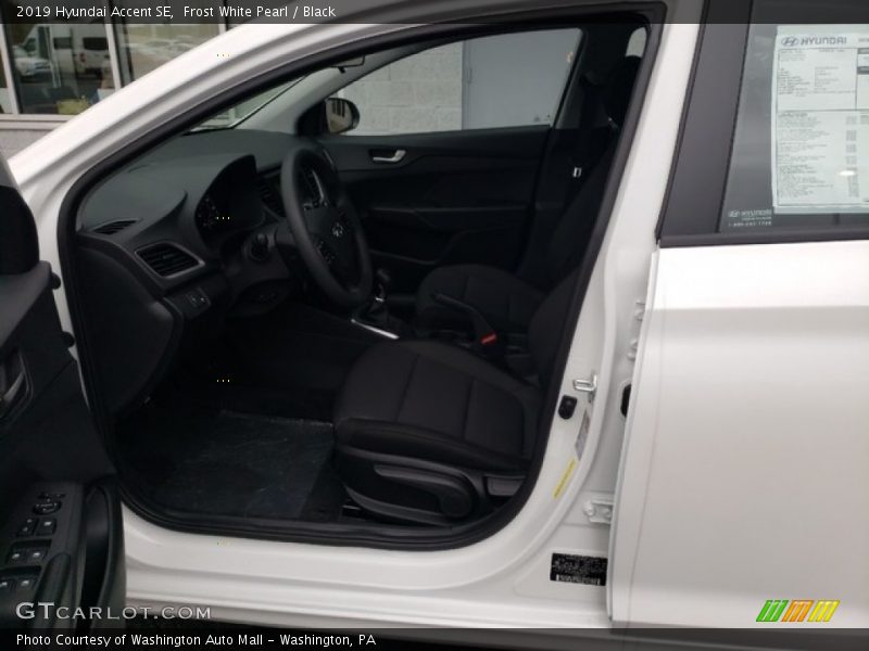 Frost White Pearl / Black 2019 Hyundai Accent SE