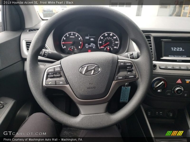 Frost White Pearl / Black 2019 Hyundai Accent SE