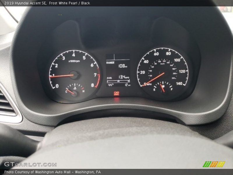 Frost White Pearl / Black 2019 Hyundai Accent SE
