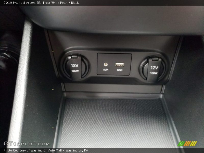 Frost White Pearl / Black 2019 Hyundai Accent SE
