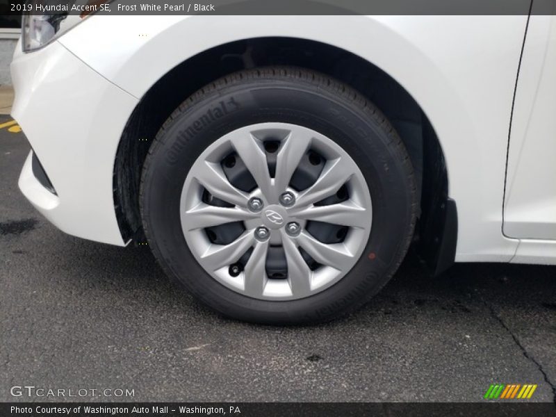 Frost White Pearl / Black 2019 Hyundai Accent SE