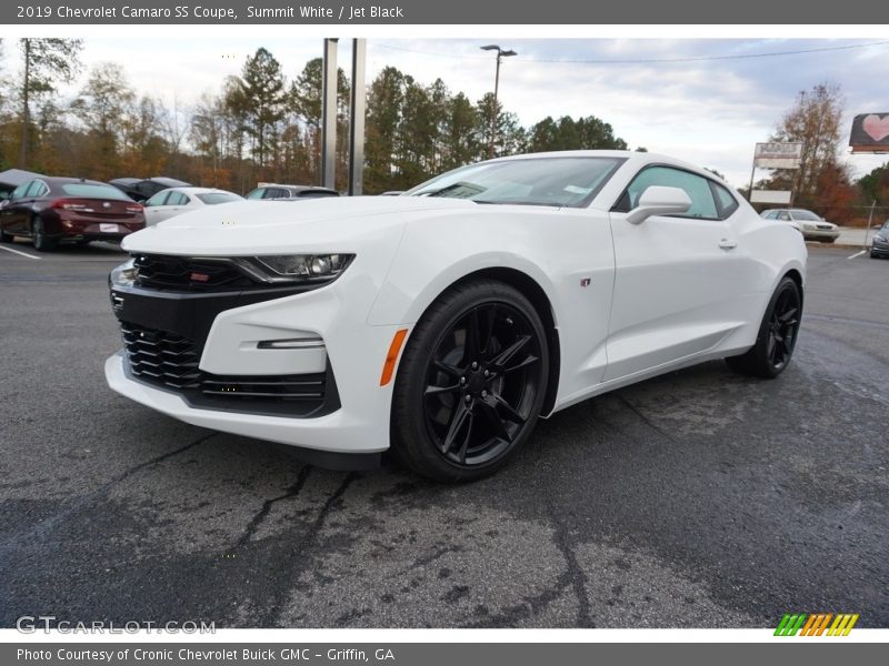 Front 3/4 View of 2019 Camaro SS Coupe