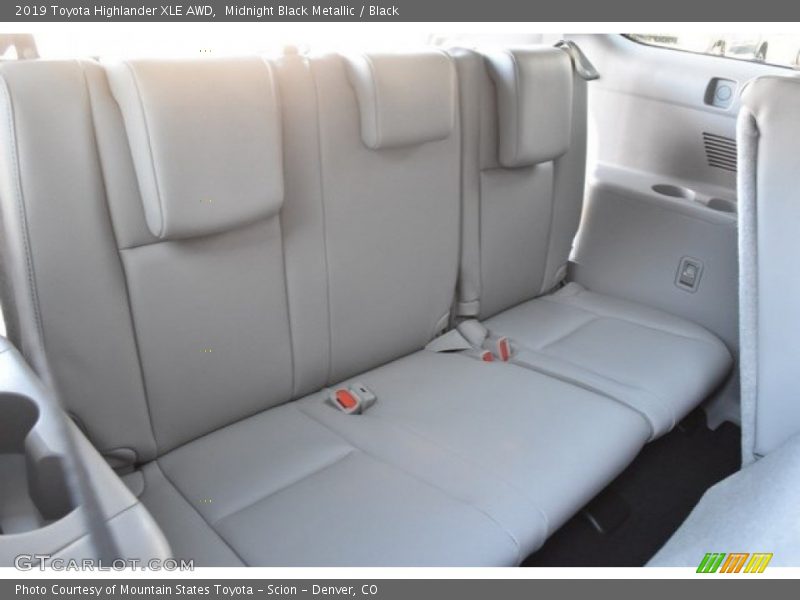 Midnight Black Metallic / Black 2019 Toyota Highlander XLE AWD