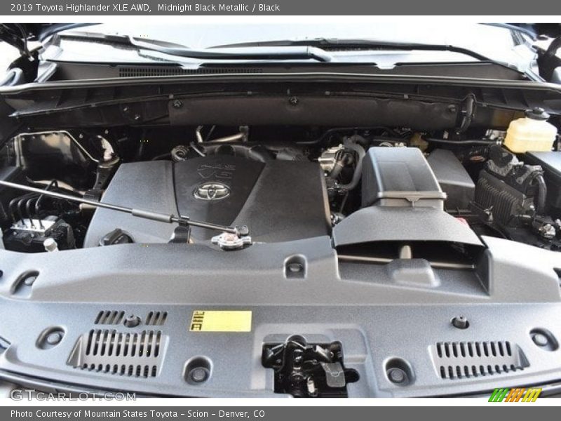 Midnight Black Metallic / Black 2019 Toyota Highlander XLE AWD