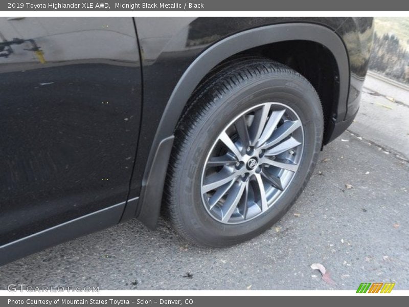 Midnight Black Metallic / Black 2019 Toyota Highlander XLE AWD