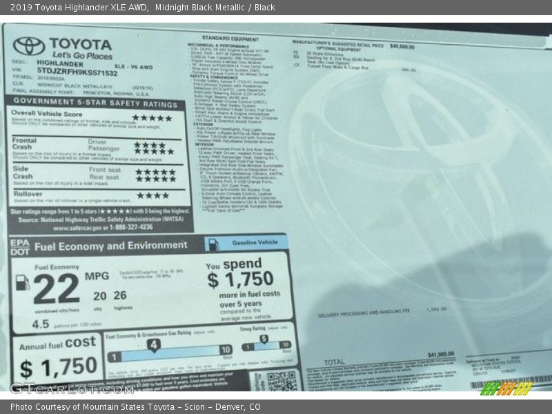 Midnight Black Metallic / Black 2019 Toyota Highlander XLE AWD