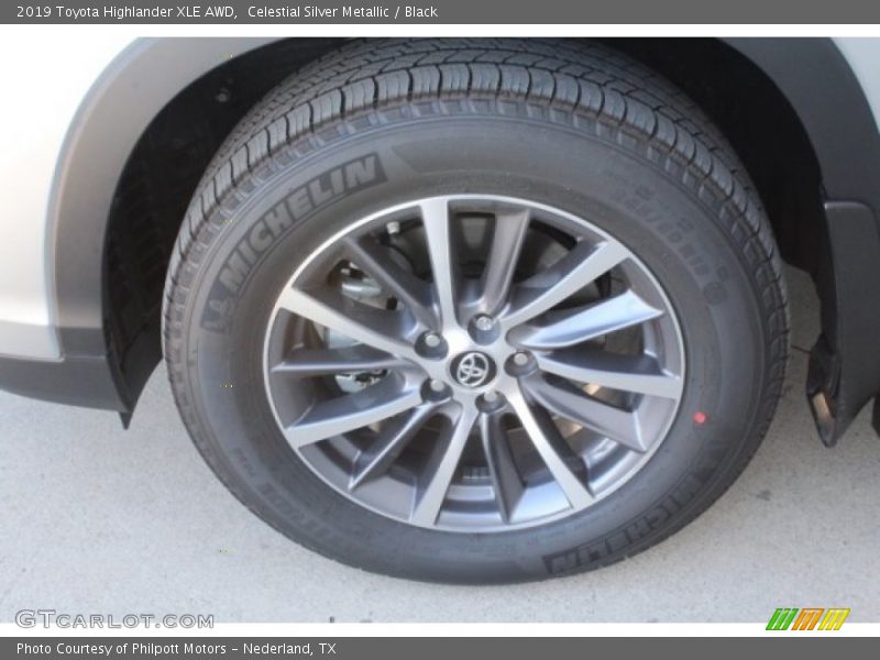 Celestial Silver Metallic / Black 2019 Toyota Highlander XLE AWD