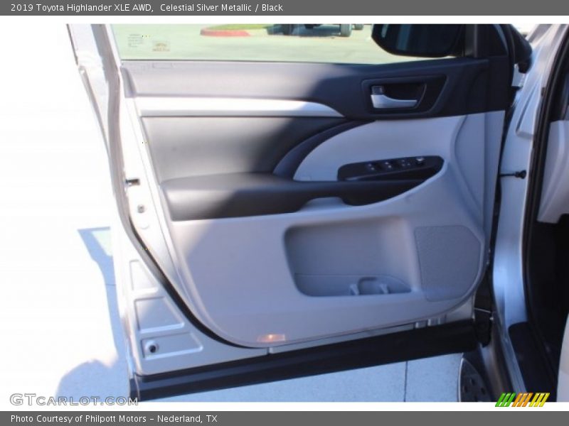 Celestial Silver Metallic / Black 2019 Toyota Highlander XLE AWD
