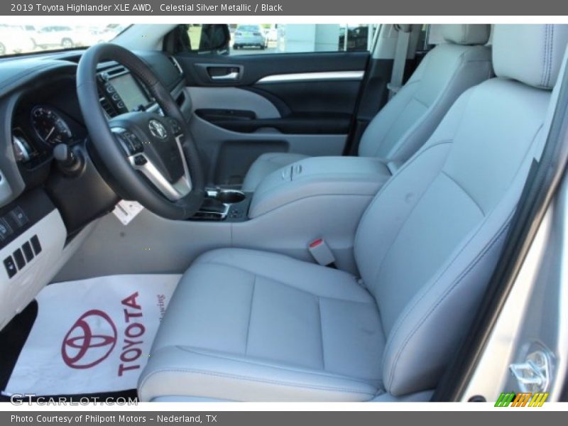 Celestial Silver Metallic / Black 2019 Toyota Highlander XLE AWD