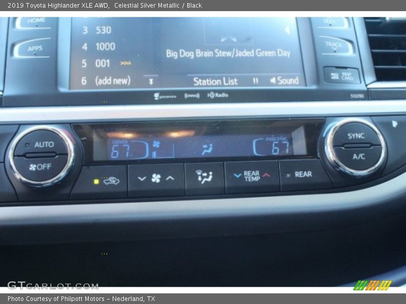 Celestial Silver Metallic / Black 2019 Toyota Highlander XLE AWD