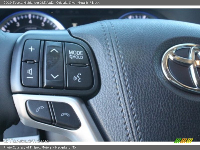 Celestial Silver Metallic / Black 2019 Toyota Highlander XLE AWD