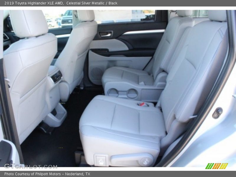 Celestial Silver Metallic / Black 2019 Toyota Highlander XLE AWD