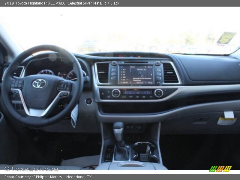 Celestial Silver Metallic / Black 2019 Toyota Highlander XLE AWD