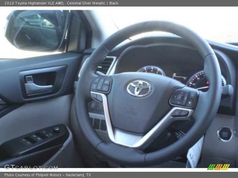 Celestial Silver Metallic / Black 2019 Toyota Highlander XLE AWD