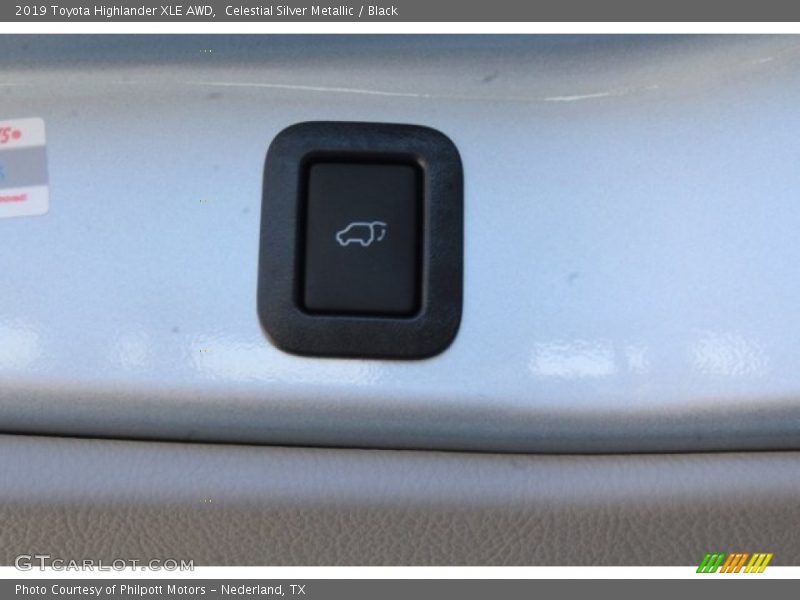 Celestial Silver Metallic / Black 2019 Toyota Highlander XLE AWD