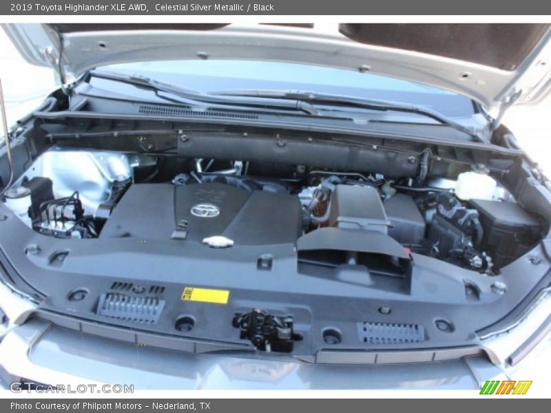 Celestial Silver Metallic / Black 2019 Toyota Highlander XLE AWD