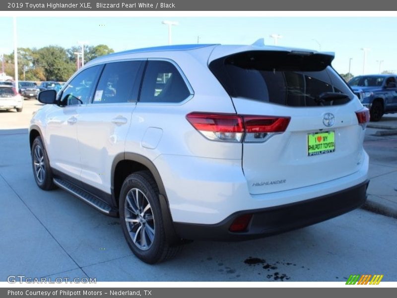 Blizzard Pearl White / Black 2019 Toyota Highlander XLE