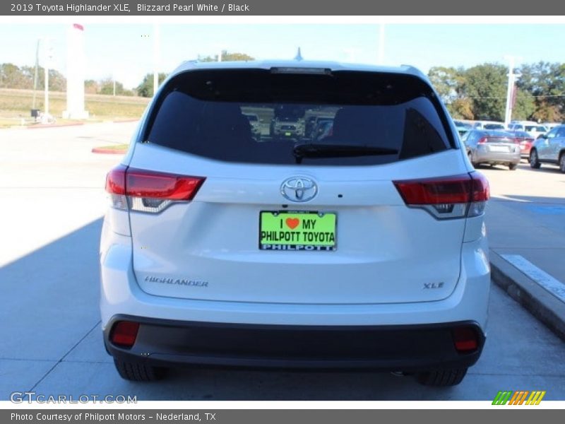 Blizzard Pearl White / Black 2019 Toyota Highlander XLE