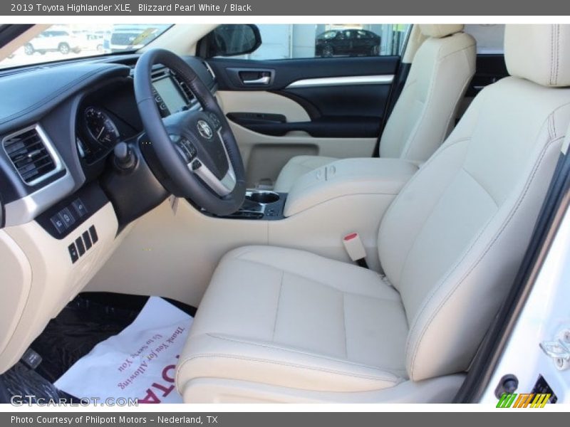 Blizzard Pearl White / Black 2019 Toyota Highlander XLE