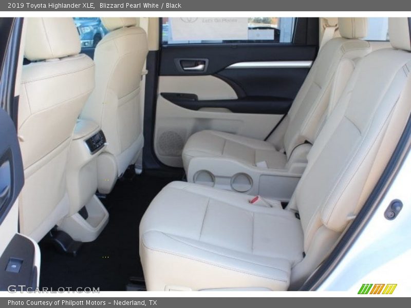 Blizzard Pearl White / Black 2019 Toyota Highlander XLE