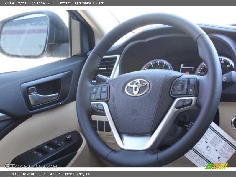 Blizzard Pearl White / Black 2019 Toyota Highlander XLE