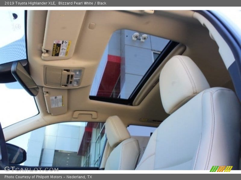 Blizzard Pearl White / Black 2019 Toyota Highlander XLE
