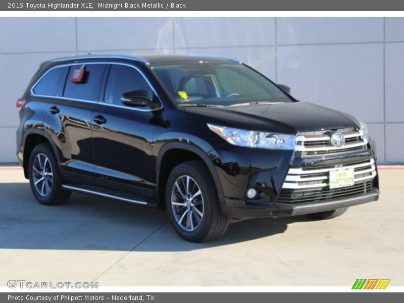 Midnight Black Metallic / Black 2019 Toyota Highlander XLE