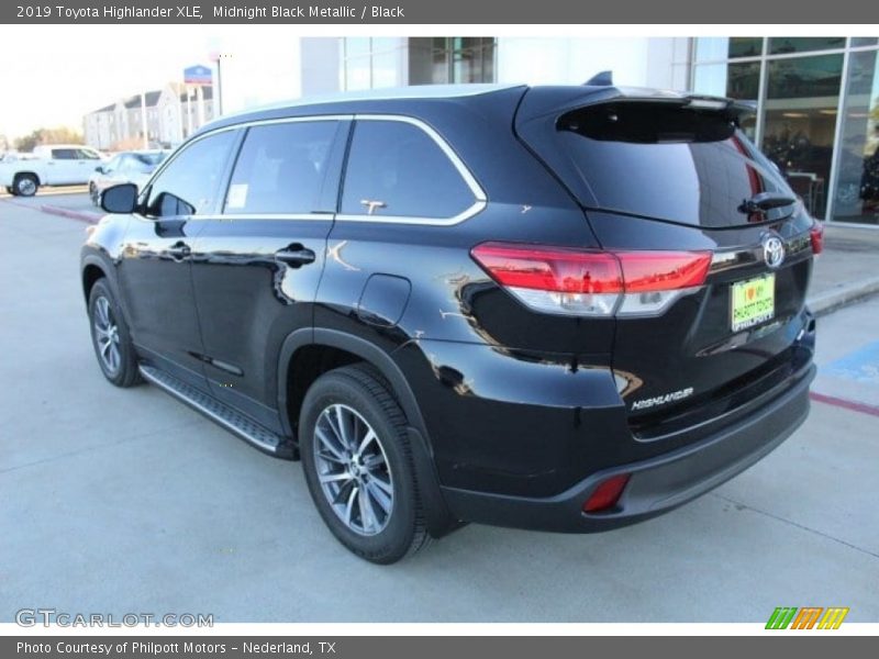 Midnight Black Metallic / Black 2019 Toyota Highlander XLE