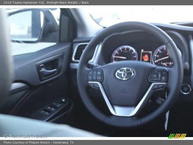 Midnight Black Metallic / Black 2019 Toyota Highlander XLE