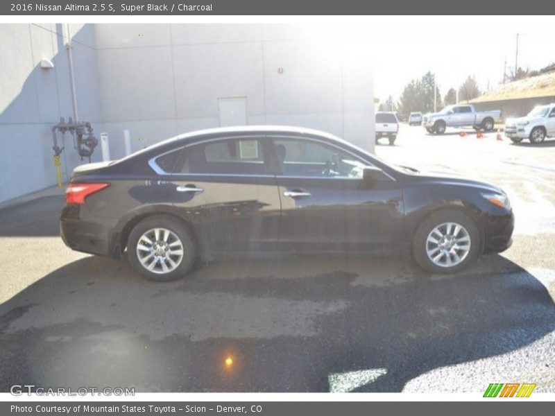 Super Black / Charcoal 2016 Nissan Altima 2.5 S