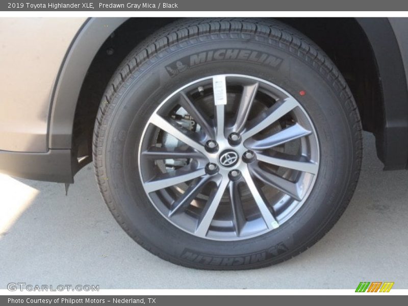 Predawn Gray Mica / Black 2019 Toyota Highlander XLE