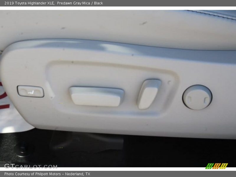 Predawn Gray Mica / Black 2019 Toyota Highlander XLE