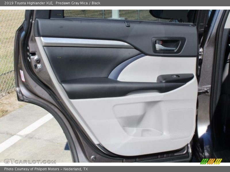 Predawn Gray Mica / Black 2019 Toyota Highlander XLE