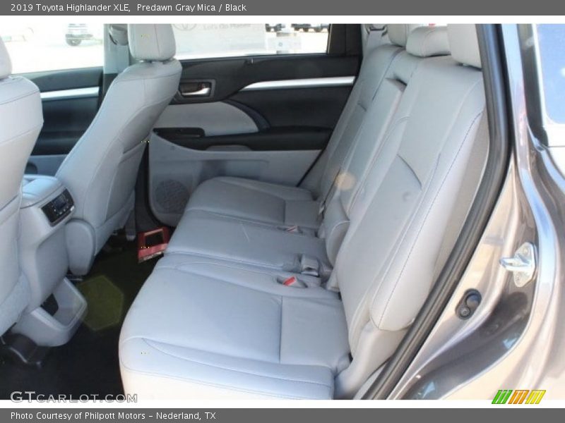 Predawn Gray Mica / Black 2019 Toyota Highlander XLE