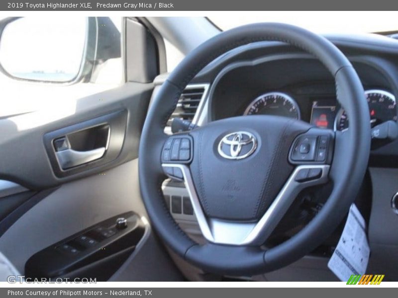 Predawn Gray Mica / Black 2019 Toyota Highlander XLE