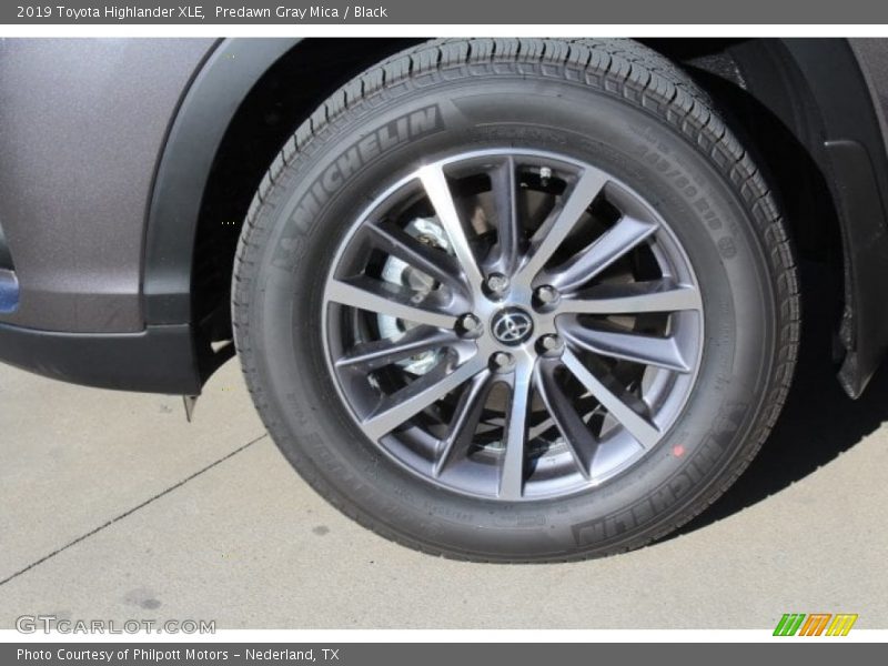 Predawn Gray Mica / Black 2019 Toyota Highlander XLE