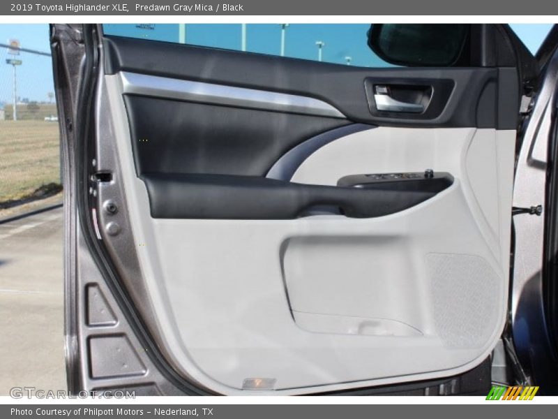 Predawn Gray Mica / Black 2019 Toyota Highlander XLE
