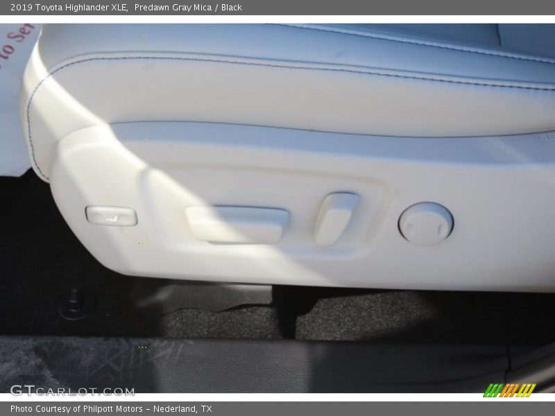 Predawn Gray Mica / Black 2019 Toyota Highlander XLE