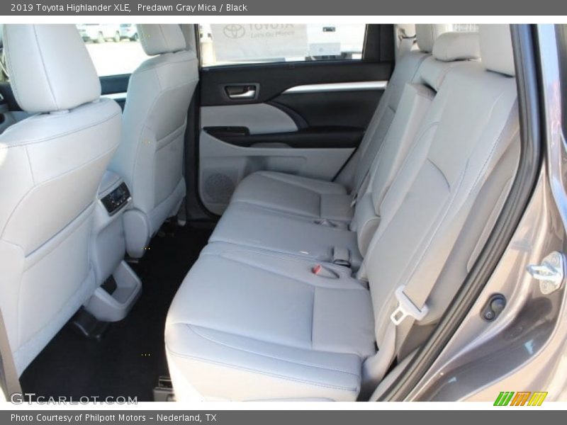 Predawn Gray Mica / Black 2019 Toyota Highlander XLE