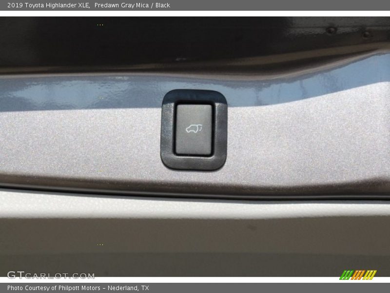 Predawn Gray Mica / Black 2019 Toyota Highlander XLE