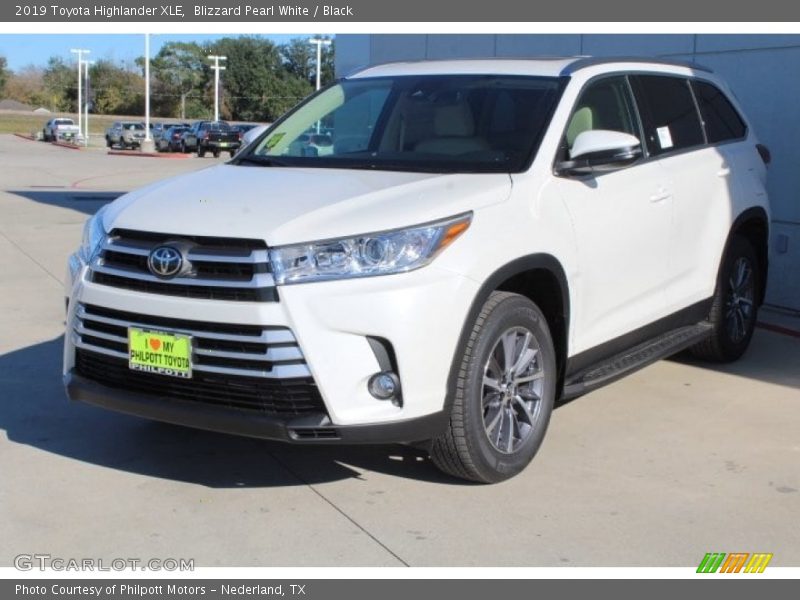 Blizzard Pearl White / Black 2019 Toyota Highlander XLE