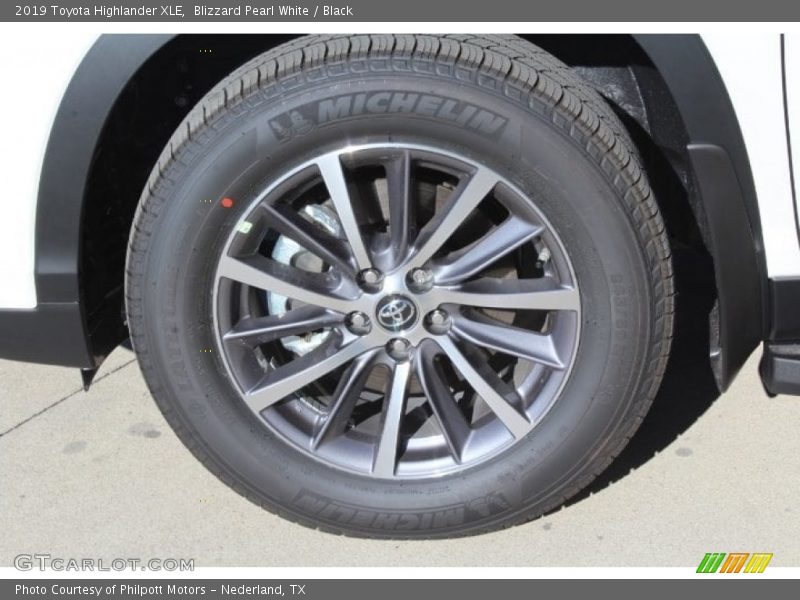 Blizzard Pearl White / Black 2019 Toyota Highlander XLE